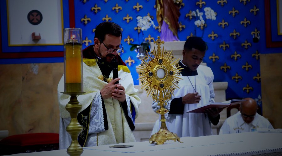 Em Destaque Padre Márcio Ruback apresenta melhora e pode ter alta da UTI Médicos descartaram cirurgia inicial para o reitor do Santuário de Romaria, que aguarda parecer da otorrinolaringologia para ir